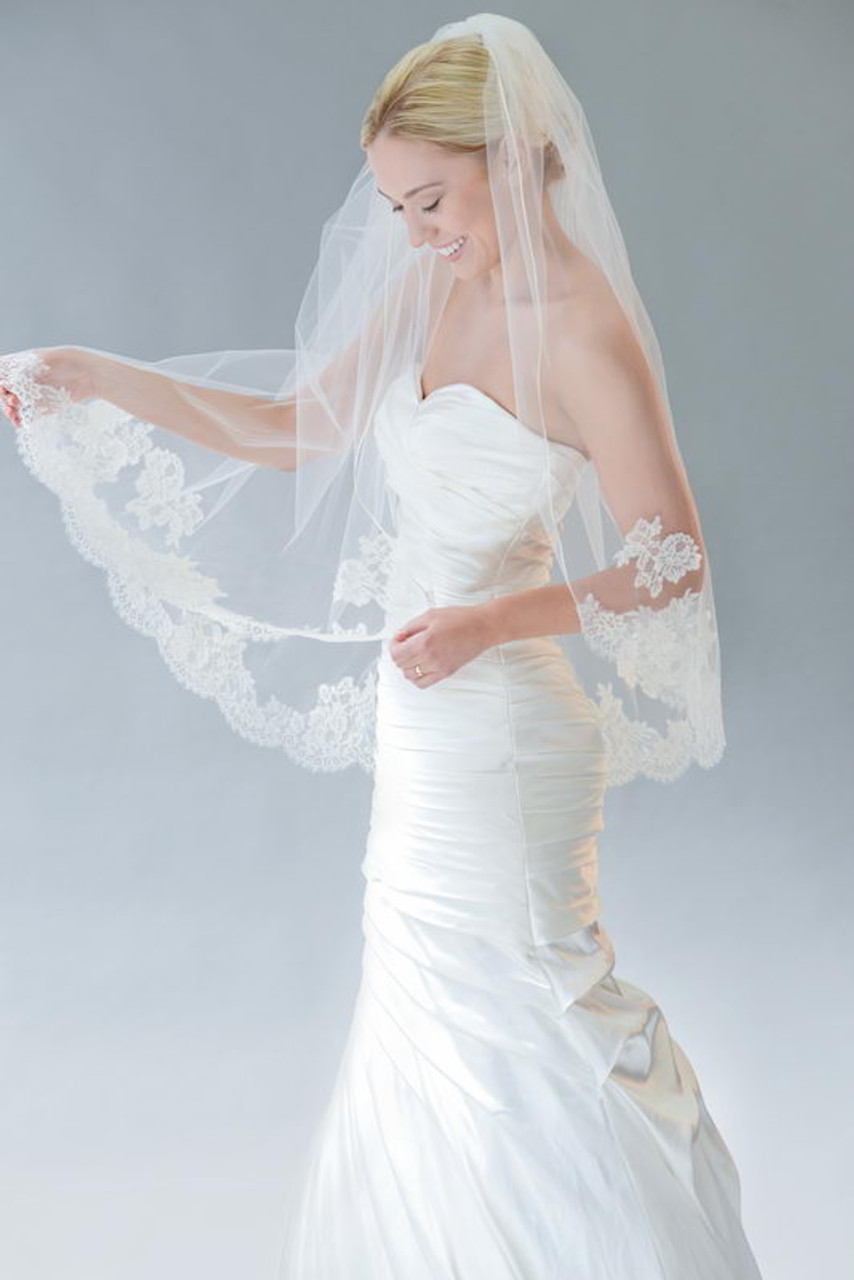 Erica Koesler Wedding Veil 835-40 - Scallop Lace w/ Ribbon Edge