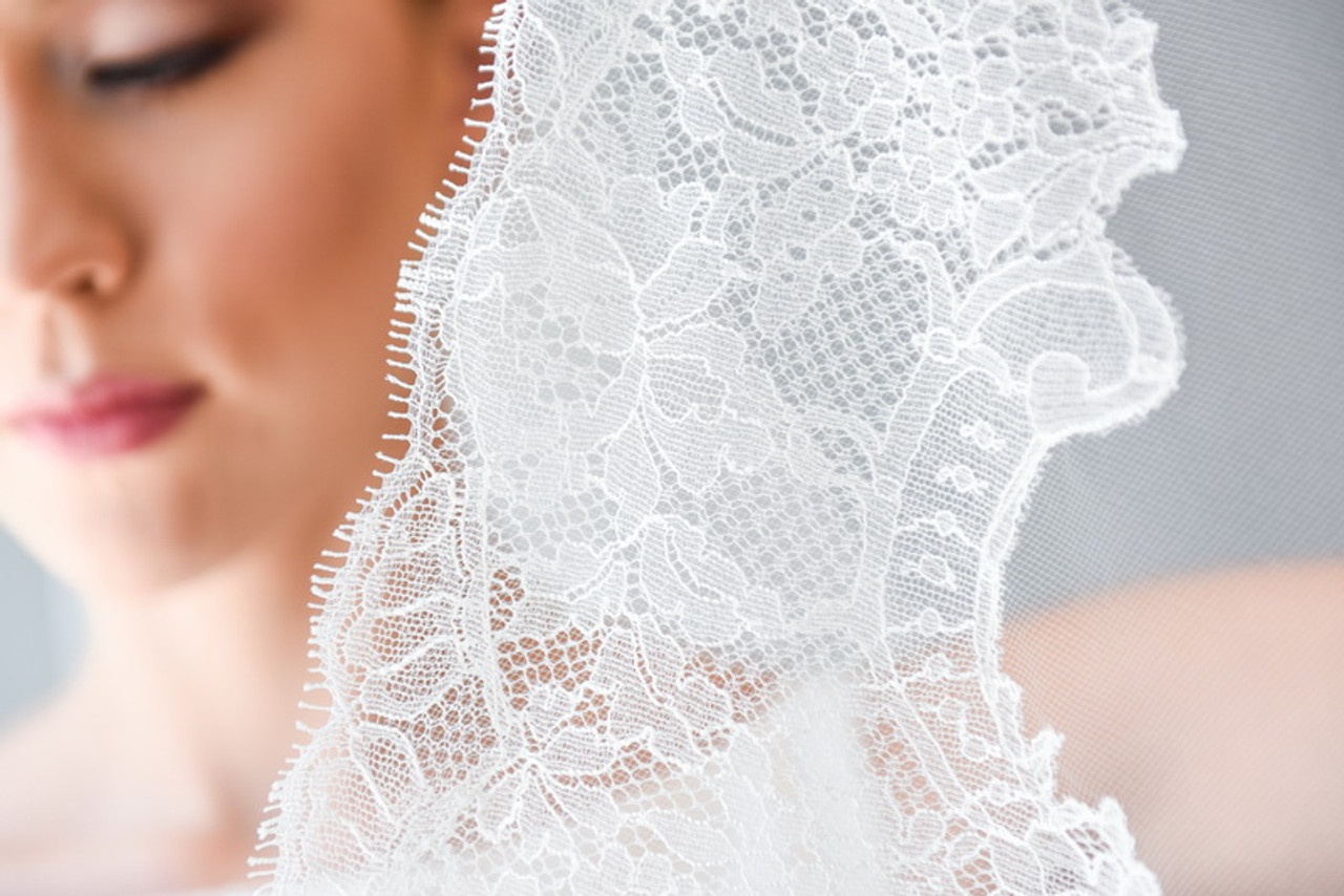 Erica Koesler Wedding Veil 859-90 - Chantilly Lace Cathedral