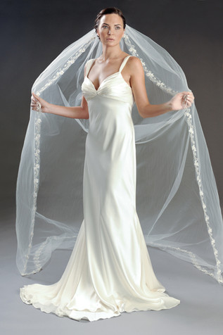 Erica Koesler Wedding Veil 808-110 - Organza Petals - Frosted Seeds