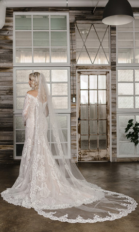 En Vogue Bridal Style V2190C - Cathedral Cut - 108 Inches