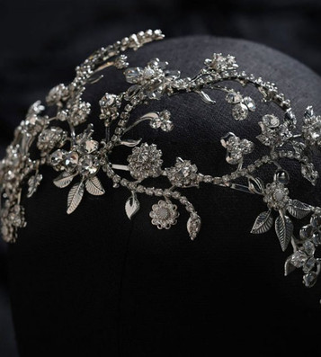 Erica Koesler A-5679 - A band of rhinestone flowers & chain