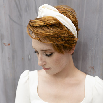 One Blushing Bride Pearl and Lace Headband Bridal Veil: Turban Headpiece White / Cathedral 108