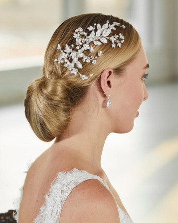 Marionat 9118 Comb with rhinestones, moonstones and metal flowers