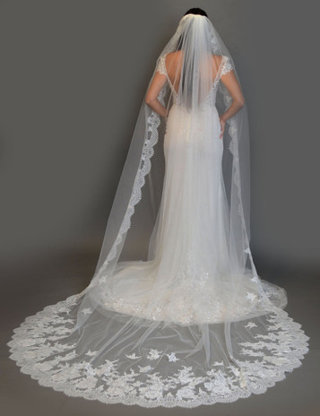 Elena Designs E1481S Thin scallop chantilly lace veil - 50L