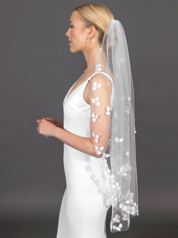 38" Fingertip Length Bridal Veil with Scattered Applique Petals
4707V-I-38