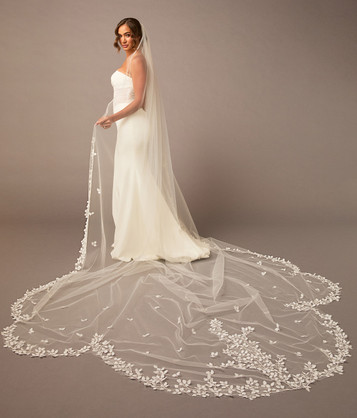 En Vogue Bridal Cathedral Style V2681WRC - Exaggerated Clover Cut - 120" Long