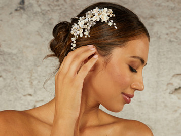 En Vogue HC2431 Pearl Bead, Crystal, White Opal Decorative Stone, Clear Rhinestone and Porcelain Flowers
