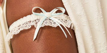 En Vogue Bridal Garter GR2643 -  Rosette and Ribbon Accents