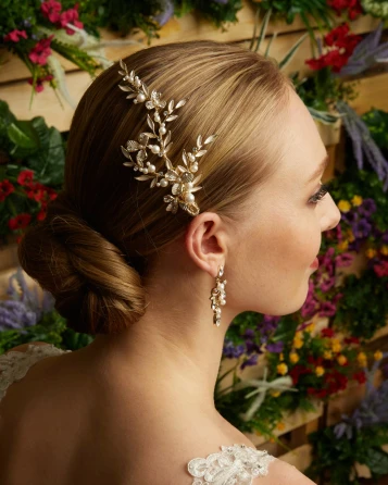 Marionat Bridal 5005 Clip with metal flowers and metal leaves with pearls and rhinestones