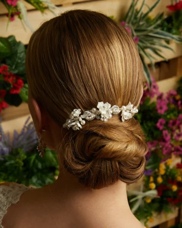 Marionat Bridal 5010 Porcelain flower, pearl and rhinestone clip