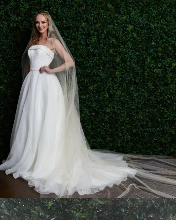  Marionat Bridal Veils 3835SC Glitter Pearl scatter veil on glitter tulle