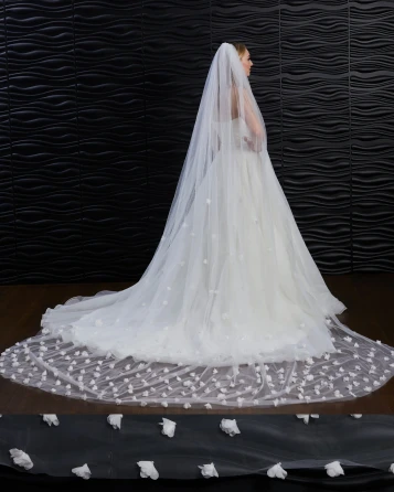 Marionat Bridal Veils 3902-  3D organza flowers - 118L 