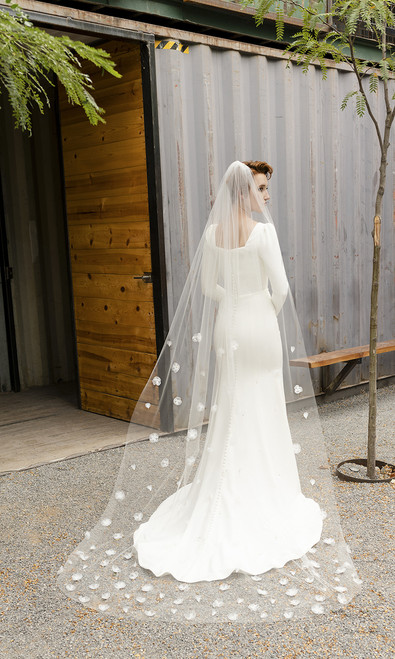 En Vogue Bridal Style V2293C - English Luxe (Soft) Tulle Veil With  Scattered Rhinestones & Crystals - 108 Inches, Wedding Veils