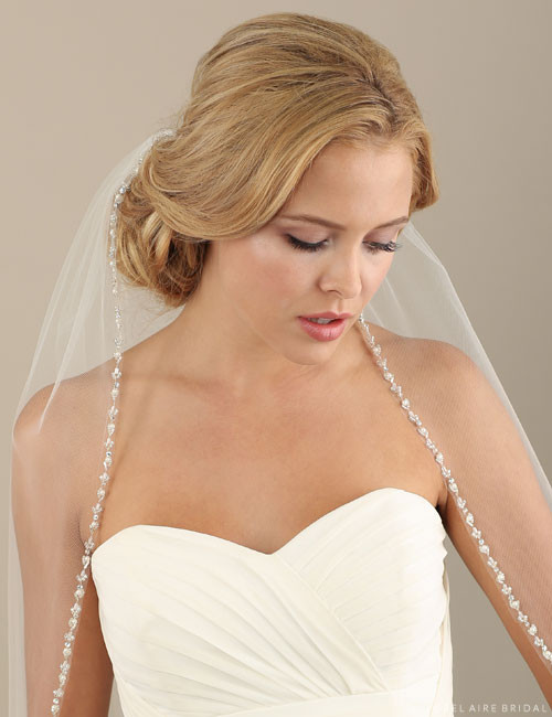 Bel Aire Bridal Veils V7504 - 1-tier fingertip veil with crystal flowers  and beads