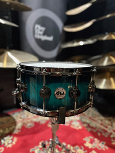 DW Collector's Series 14" x 6.5" Maple Exotic Regal-Royal Blue over Sycamore w/Black Nickel H/W Snare Drum