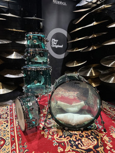 DW Design Series - Sea Glass Acrylic (22", 10", 12", 16" + 14" Snare) Drum Kit Shell Set