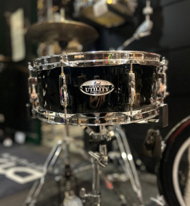 Pearl Modern Utility 13" x 5" Snare Drum - Black Ice Pearl Modern Utility 13" x 5" Snare Drum - Black Ice