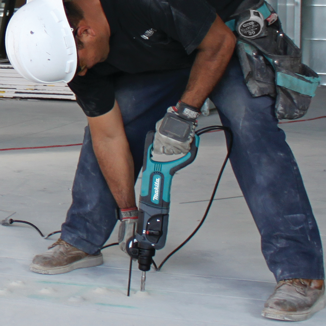 Makita HR2475 1-Inch 1,100 and 4,500 Bpm Corded D-Handle SDS-Plus Rotary Hammer 