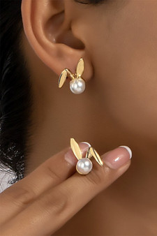 Pearl Bunny Rabbit Studs