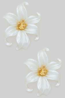 Pearly Flower Post Earrings