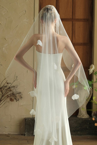 Bridal Veil With Dangling Floral Design