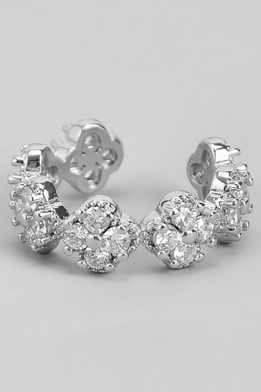 Lavish Cz Clover Link Ring