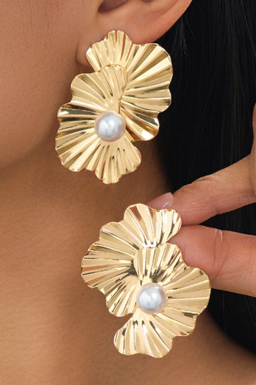 Ridged Post Earrings With Pearl