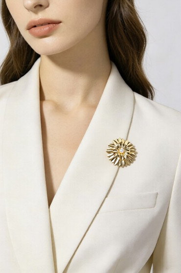 Shiny Round Flower Brooch Pin With Pearl