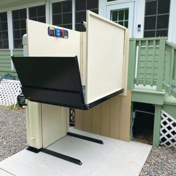 Harmar Highlander II Vertical Platform Lift