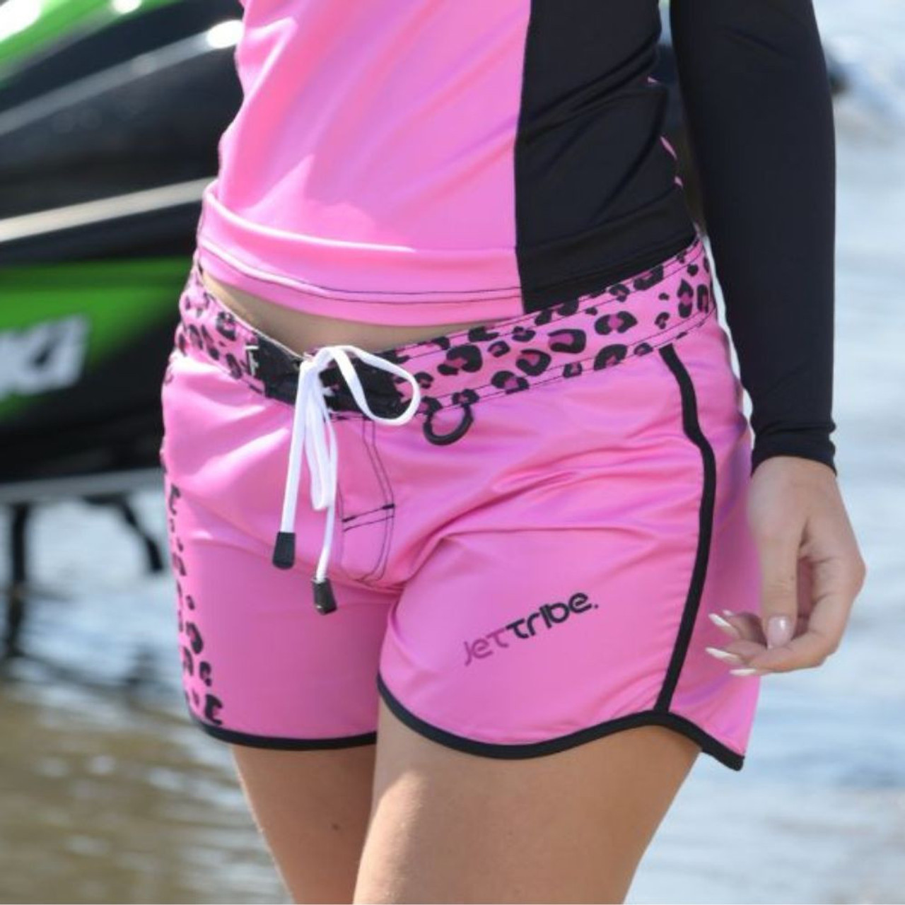 Luxe Activewear, Power Shorts in Pink Leopard
