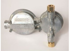 Camco - Camco Two Stage Regulatorhorizontal Bulk - 59322