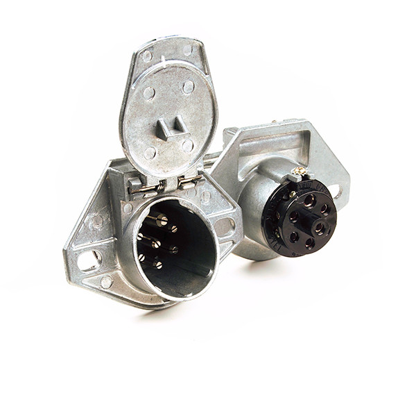 Grote 82-1002 Heavy Duty 7-pole Socket With Enclosed Terminals - 82-1002