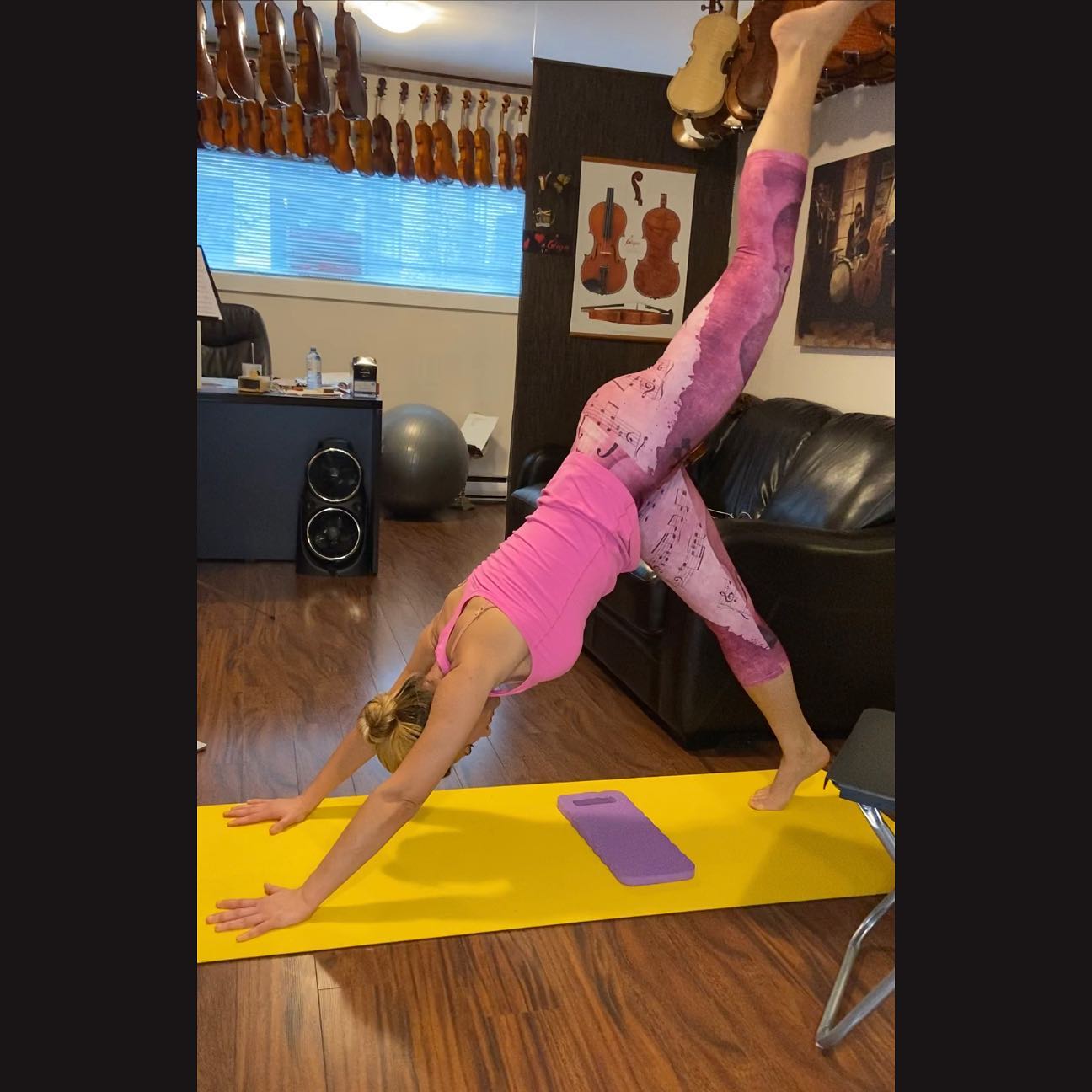 Buy pink yoga legging in Vancouver - Pink Violin Yoga Leggings