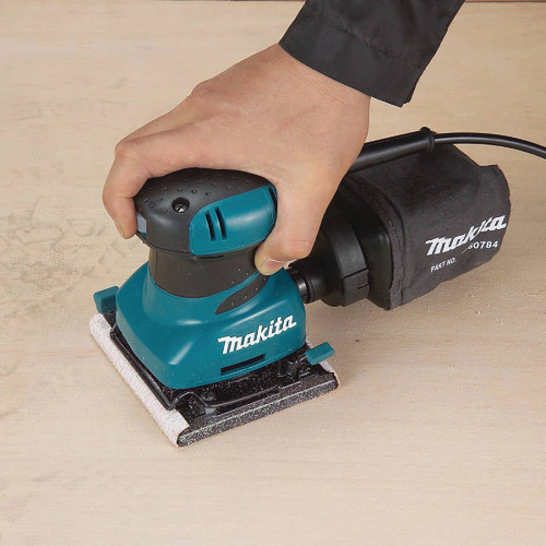 1/4 SHEET SANDER W/CASE BO4556K  MAKITA