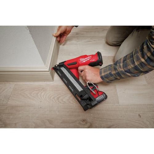 M18 FUEL 15 GAUGE FINISH NAILER  2839-20  MILWAUKEE