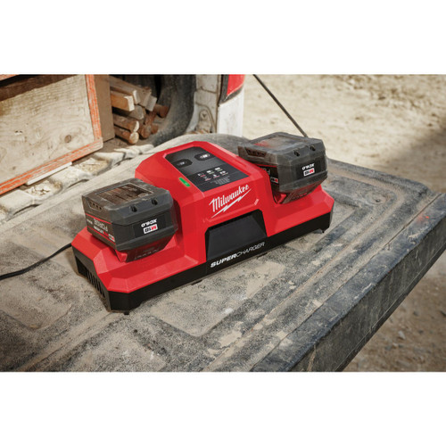 M18 18-VOLT DUAL BAY SIMULTANEOUS SUPER BATTERY CHARGER  MILWAUKEE