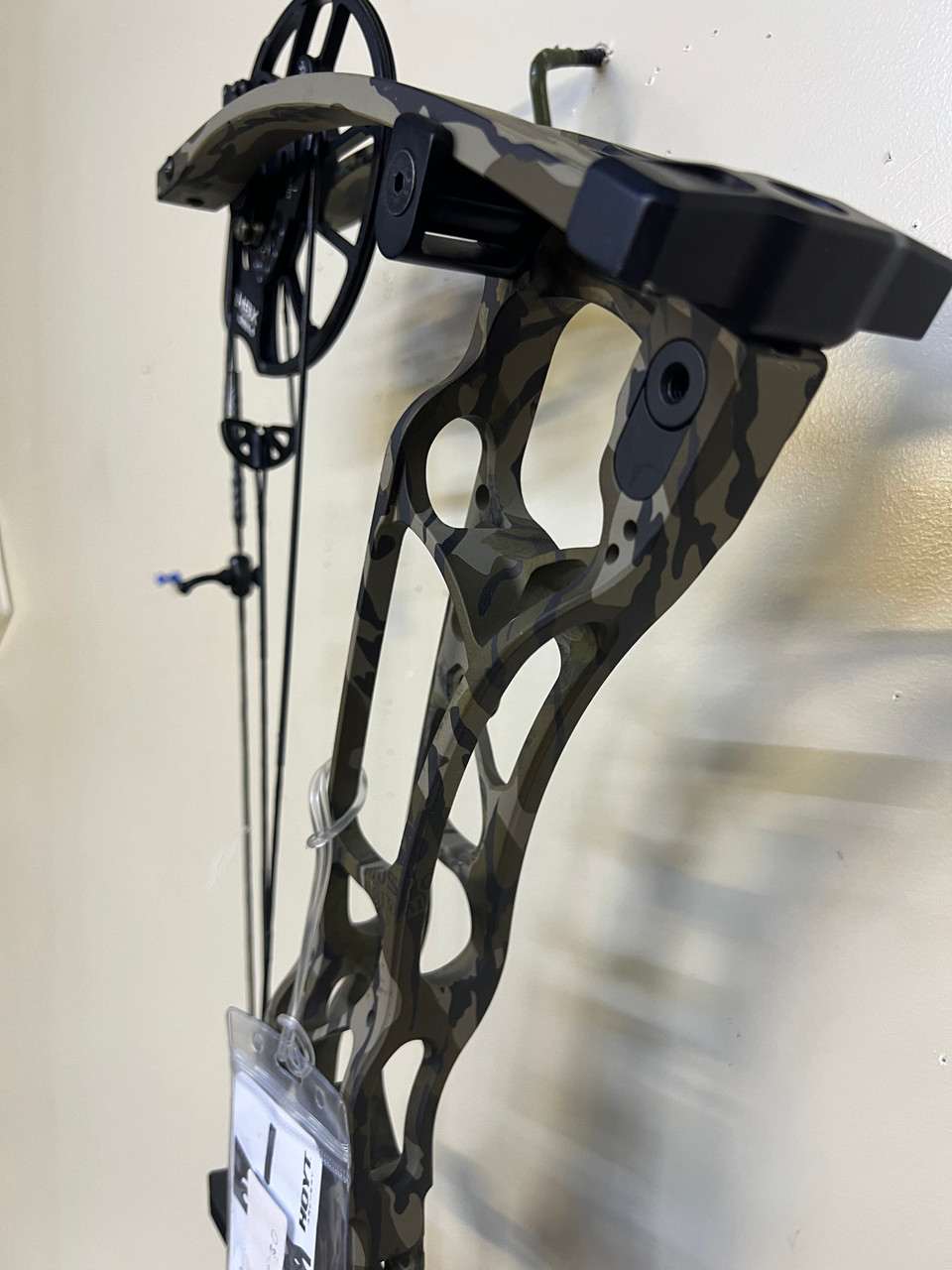 Hoyt - Alpha AX-2 32 - RH - 70#  Bottomland