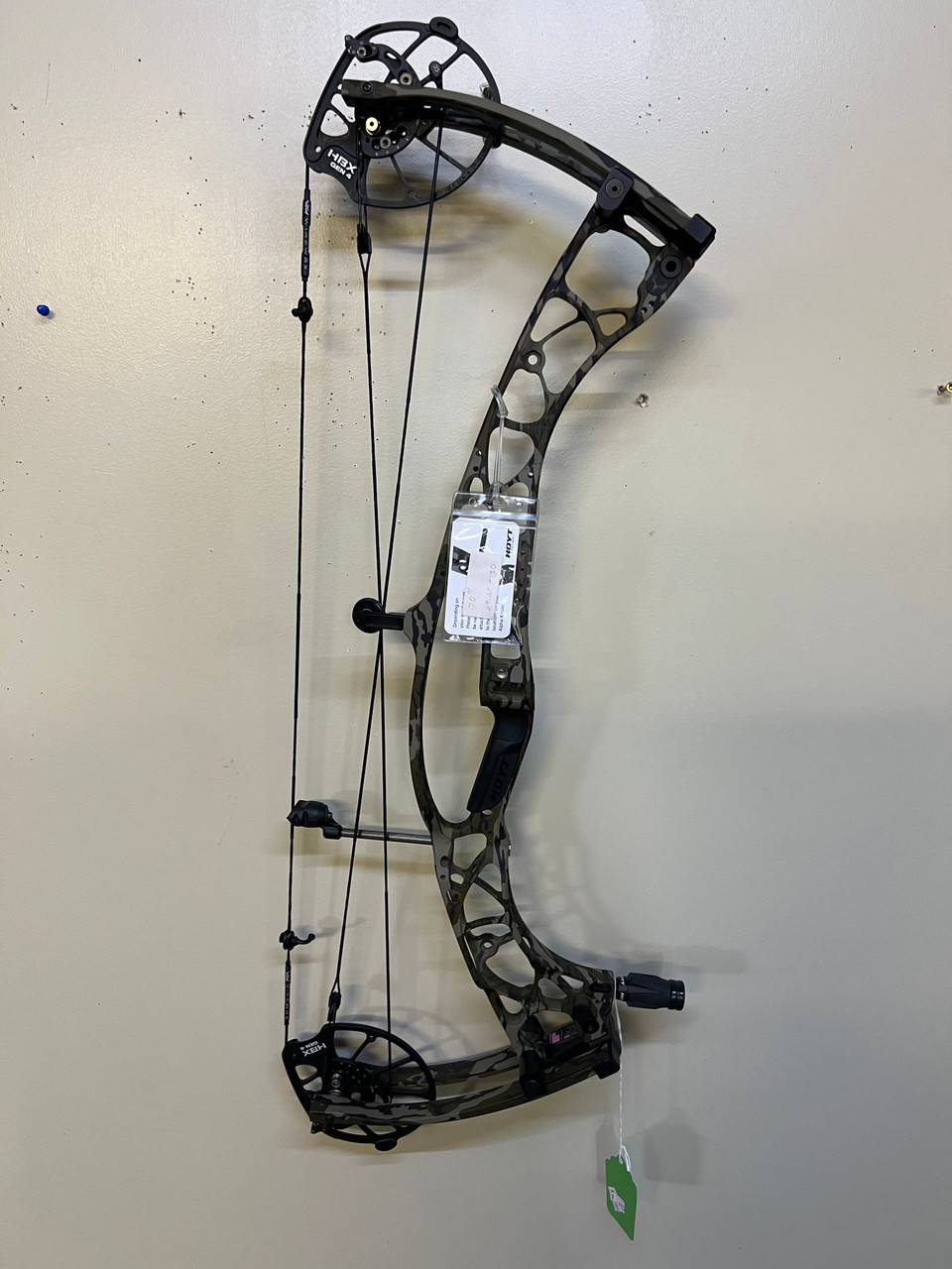 Hoyt - Alpha AX-2 32 - RH - 70#  Bottomland