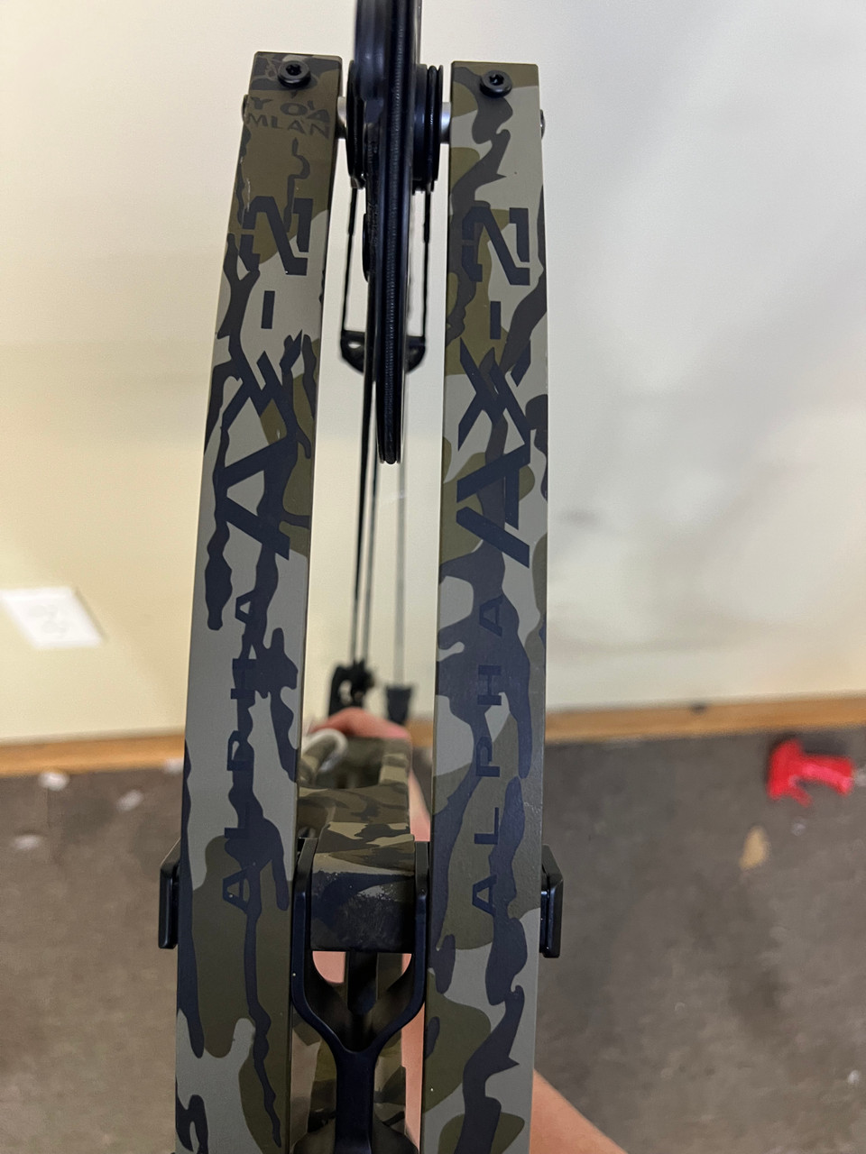 Hoyt - Alpha AX-2 32 - RH - 70#  Bottomland