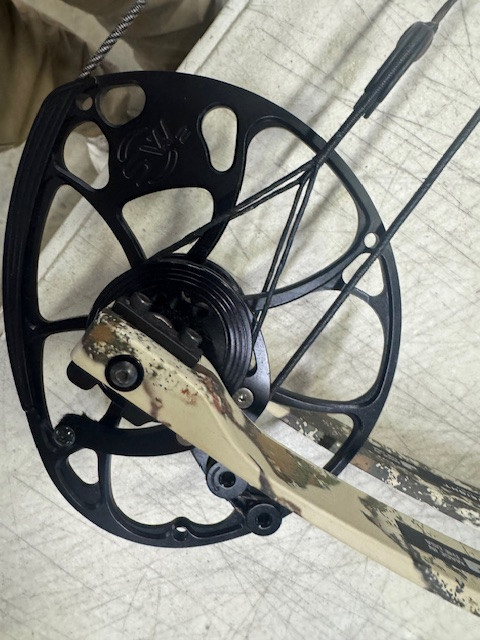 mathews atlas compound bow RH 65# 30.5DL