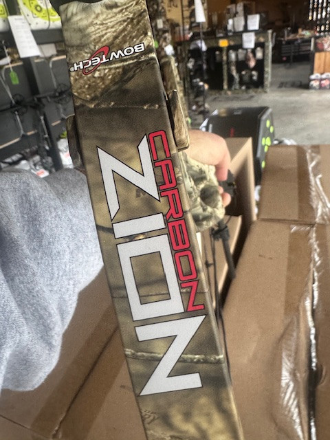 Used Bowtech Carbon Zion 70lb RH