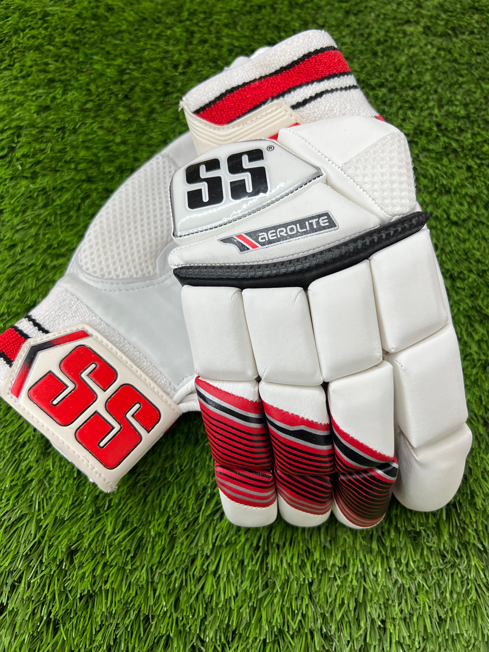 SS Aerolite Cricket Batting Gloves - AA SPORTS