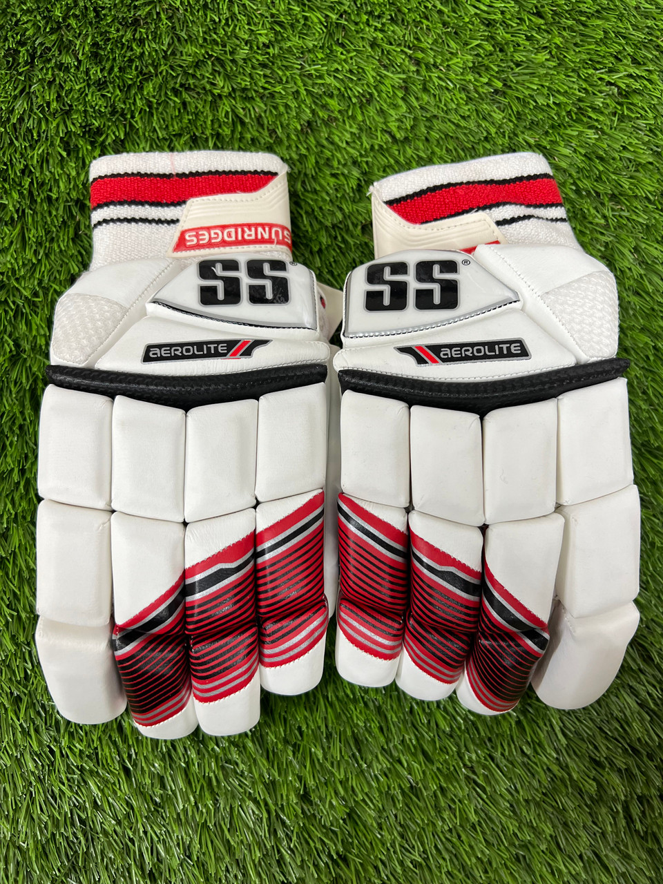 SS Aerolite Cricket Batting Gloves - AA SPORTS