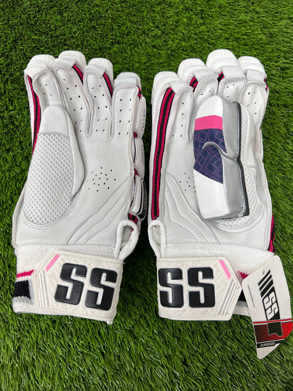 SS Hitech Cricket Batting Gloves - AA SPORTS