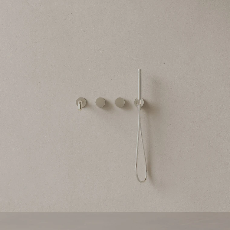 Modern Curved Spout Wall-mounted Bathtub Filler