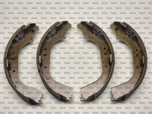 Toyota Hilux/Hiace/Land Cruiser rear brake shoe set - Genuine part