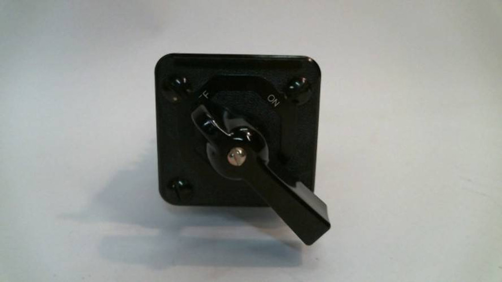 New GE D2A05S3A2L1 20A 600VAC 2 Position Hand Switch NNB (YY3283-1)