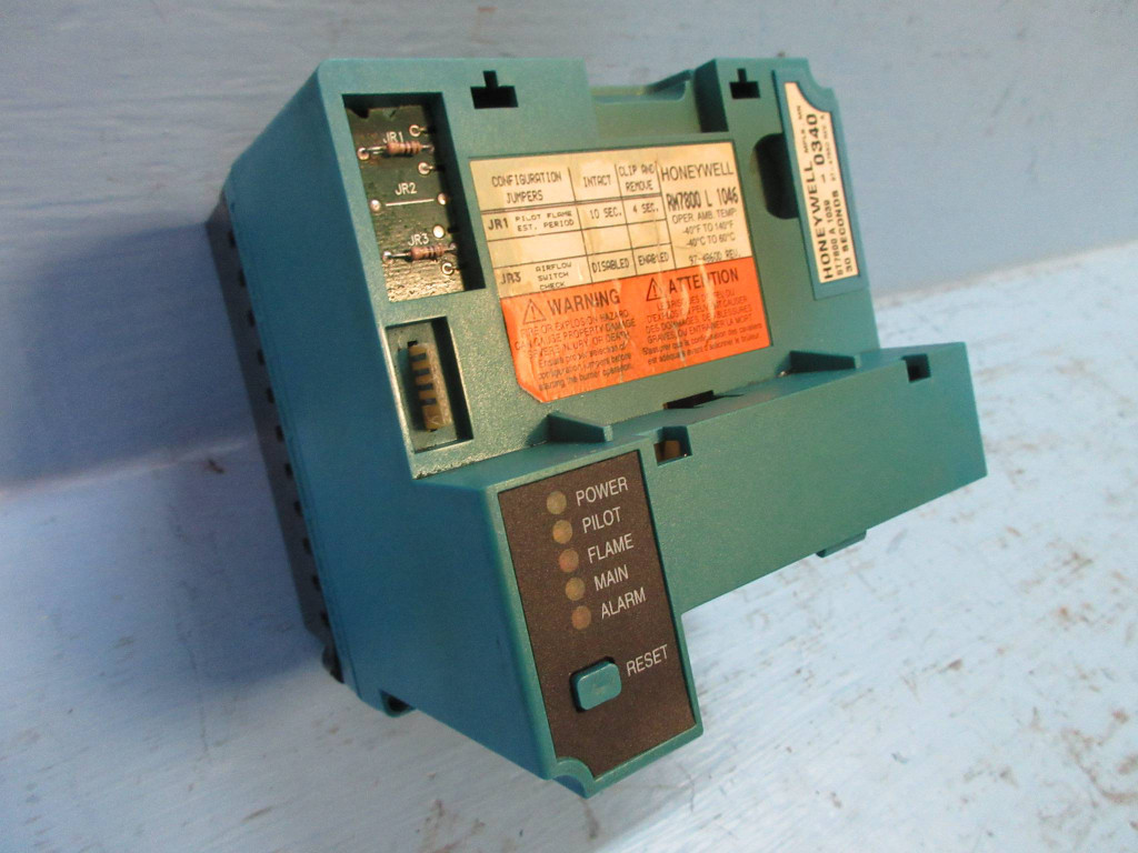 Honeywell RM7800-L-1046 Burner Control Module PLC Temperature Controller (TK2837-1)