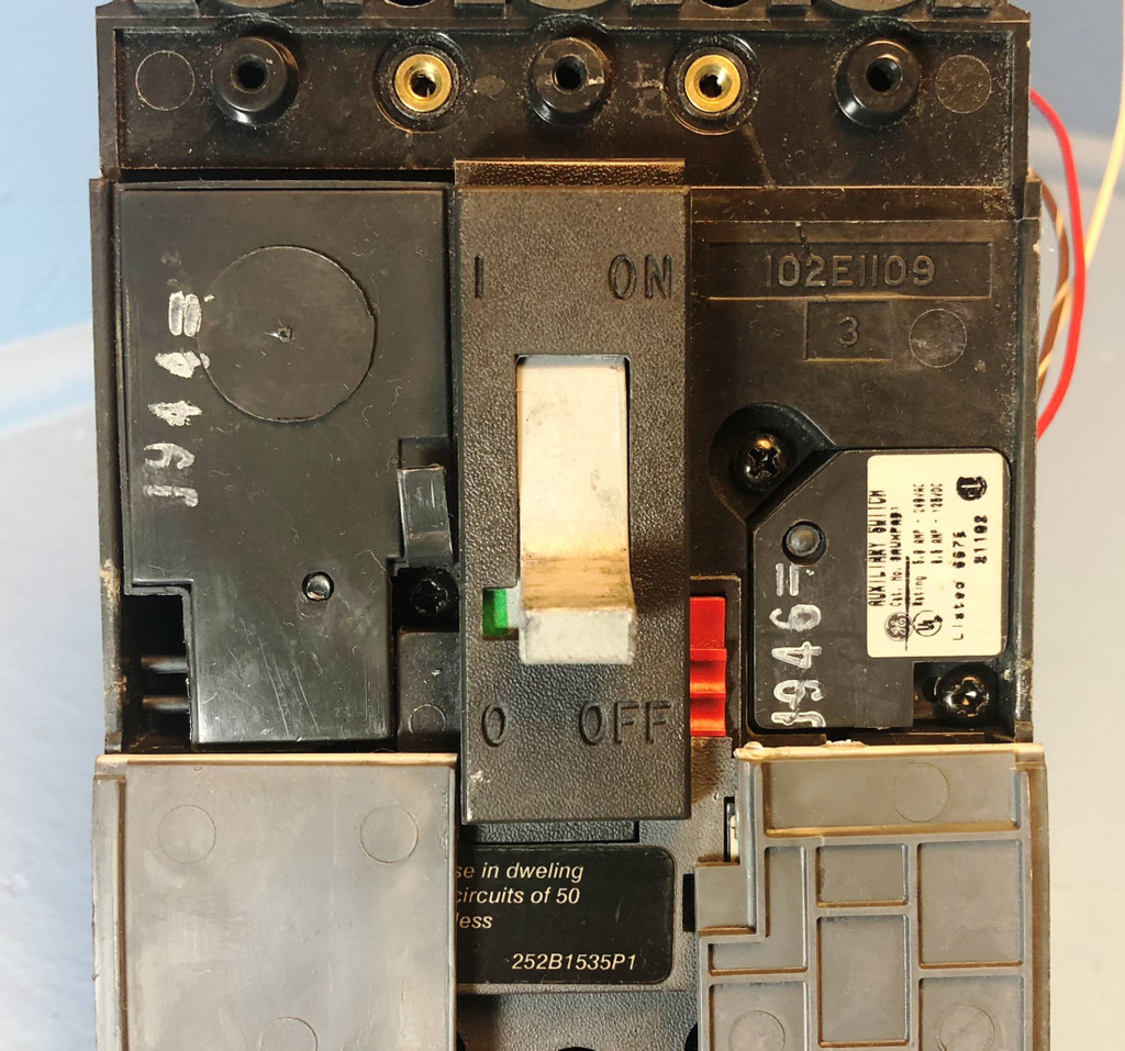 GE SELA36AI0030 30A Spectra Circuit Breaker w 20 Amp Plug & Aux General Electric (EM2903-22)