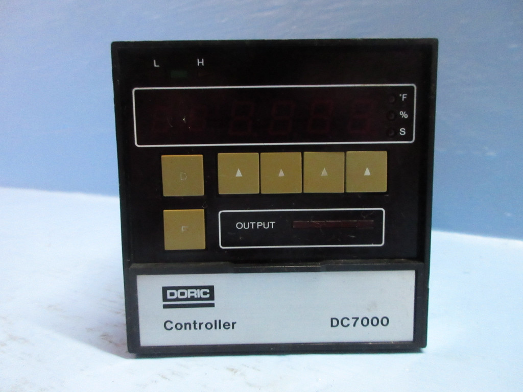 Doric DC7000 Temperature Controller Model DC7025L 110-230V (TK4073-4)